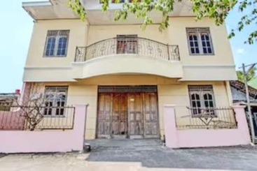 בית מלון כפרי Spot On 92434 Puri Kasih Guest House Syariah