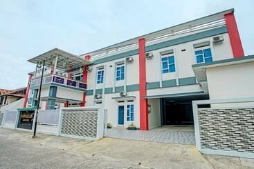 호텔 Capital O 92417 Sawahan Residence Syariah