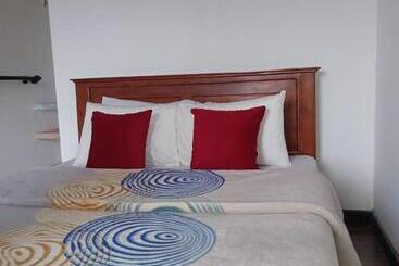 פנסיון Kadalla Cottage