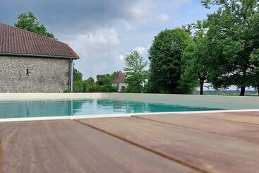 민박 Le Poutic Piscine Chauffee
