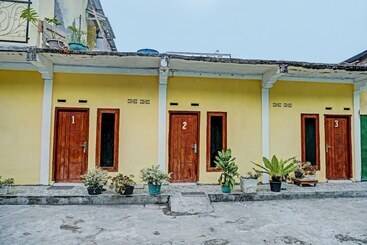 בית מלון כפרי Spot On 92412 Homestay Eka Fortuna Ranau