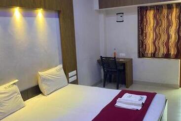 فندق Redbell Suites Calicut