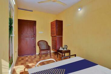 ホテル Spot On 81052 The Lake Inn