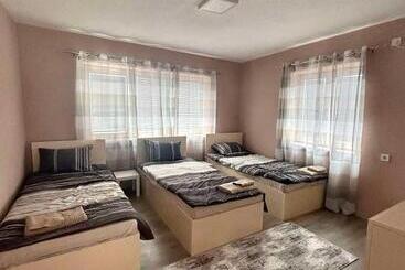 تختخواب و صبحانه Apartments & Restaurant Despina