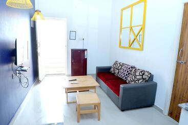 Отель Seashore Beach House