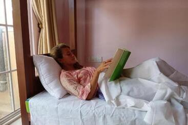 ユースホステル Kith And Kin