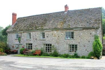 فندق صغير The Harp Inn