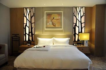 هتل Ramada By Wyndham Zhengzhou East
