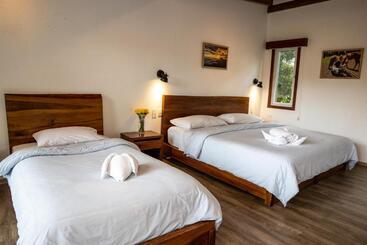هتل Hosteria Papagayo Cotopaxi
