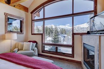 هتل Mountain Majesty Manor
