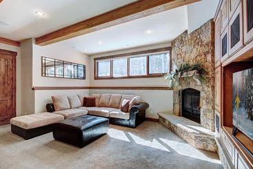 هتل Mountain Majesty Manor