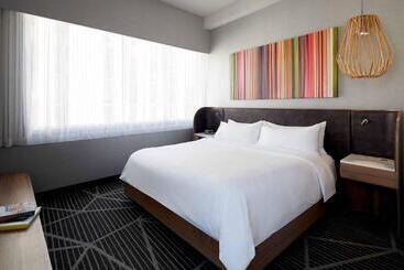 Отель Renaissance Montreal Downtown