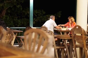 בית מלון כפרי The Cove Phi Phi