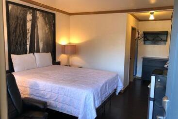 בית מלון כפרי Westwind Lodge