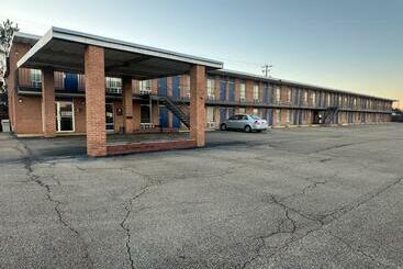 فندق Express Inn