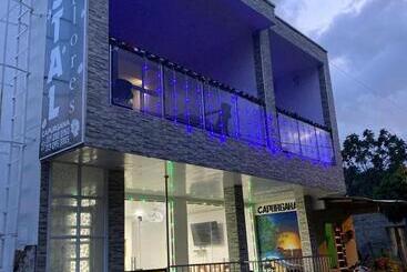 هتل Hostal Las Flores