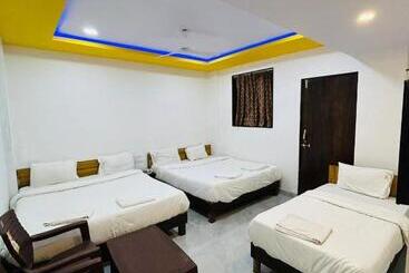 فندق Sarthak Residency