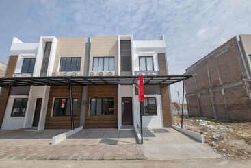 ホテル Spot On 92325 Penginapan Fajar Syariah