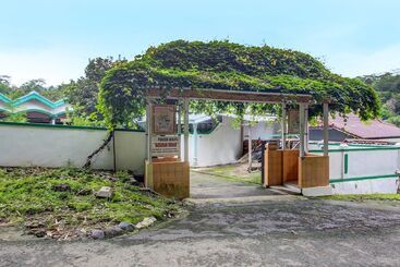 فندق Spot On 92333 Bayanan Indah Guest House