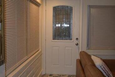 پانسیون Charming Private Guest Suite Near Disney/beach