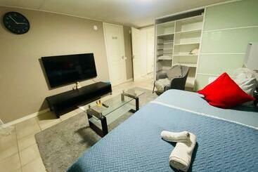 Общежитие Welcoming Shared Room With Free Parking And Sauna