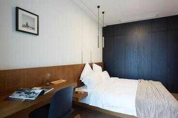 Base Pusan Serviced Apartment  Shanghai New International Expo Centre
