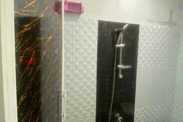 فندق Express O 92147 Nia Residence