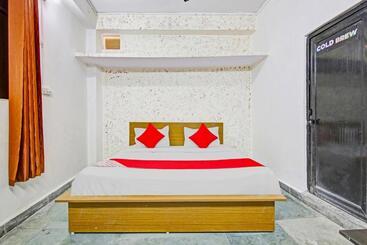 Flagship Hotel Royal 18