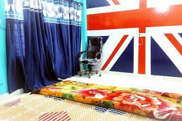 הוסטל Dwaraka Inn    Lpu Law Gate    Super Deluxe Rooms For Parents, Students, Couples, Corporate