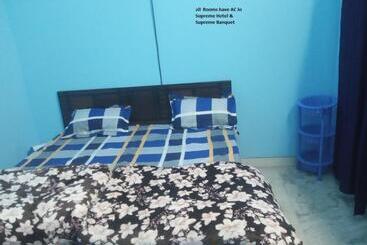 Отель Supreme & Banquet