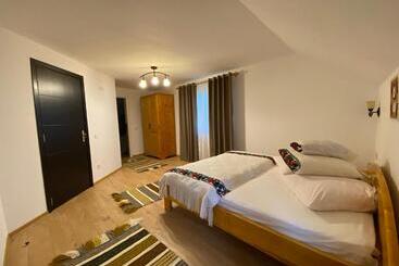 פנסיון Casa Din Deal