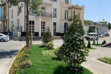 膳宿费 Zara Nur Aleksandriya