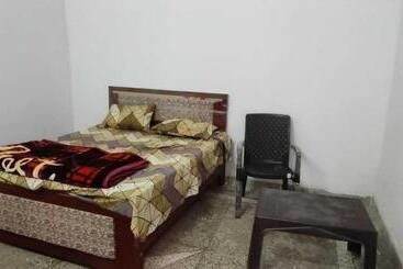 Pop Spotlight Inn Hotel And Restaurant