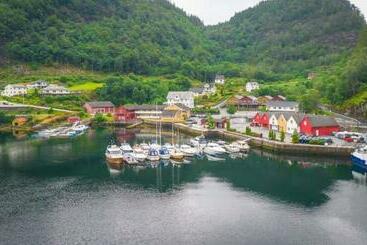 ユースホステル Leirvik I Sogn Apartment