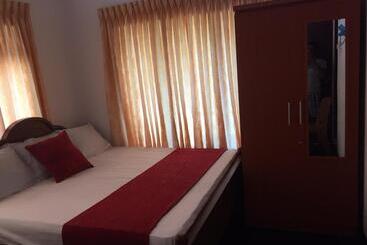 بنسيون Yaarl Holiday