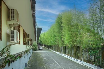 فندق Front One Resort Indraloka Temanggung