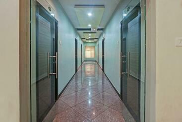 בית מלון כפרי Oyo Flagship 80569 Gokulam Grand