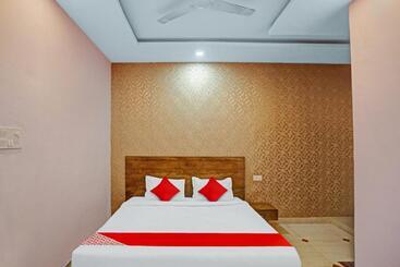 فندق Oyo Flagship Shri Nanadan Palace