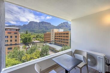 Newlands Peak Aparthotel By Totalstay
