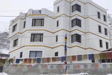 בית מלון כפרי Apricot Inn Kargil