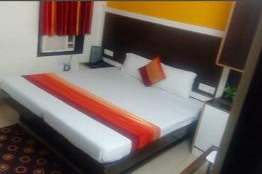 هتل Oyo Rooftop Inn