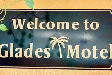 Glades Motel   Naples