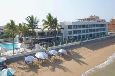 هتل Barra De Navidad