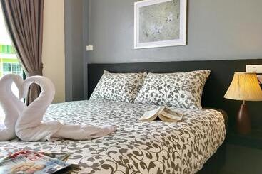 בית מלון כפרי The Beach Cha Am Guest House