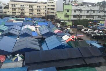 호텔 The City House