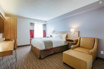 Microtel Casselman