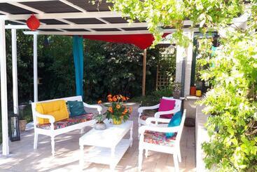 민박 En Pleine Campagne, Proche Du Mans   Chambre D Hôtes