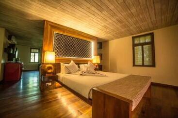 Отель Nikara Luxury Beach House