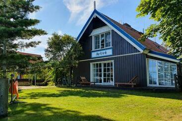 پانسیون Waterfront Villa Artvė With Sauna Self Check In