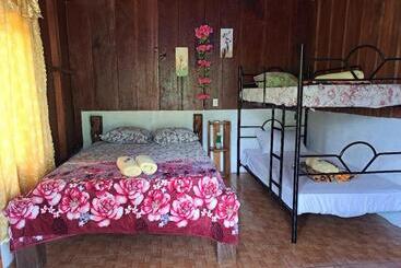 مبيت وإفطار Posada Rio Celeste In